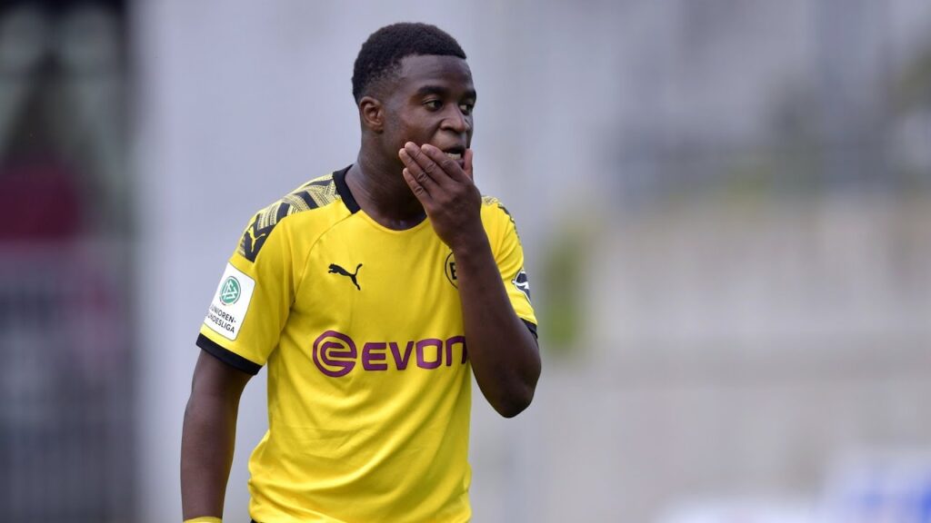 Ist BVB-Wunderkind Moukoko wirklich erst 14?