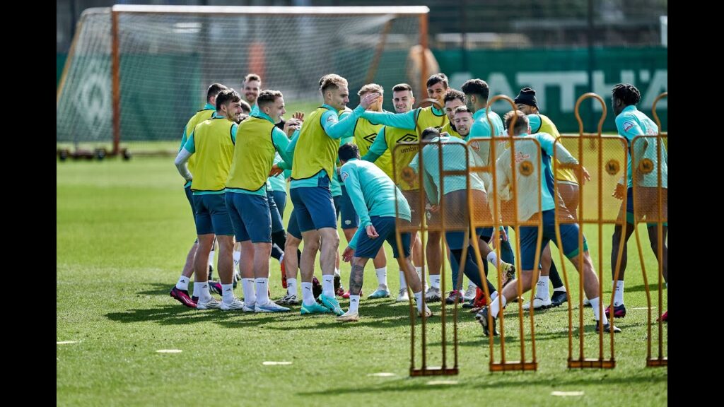 Fußballtennis, Fallrückzieher & Nackenklatscher: So lief das Werder Bremen-Training vor Hoffenheim!