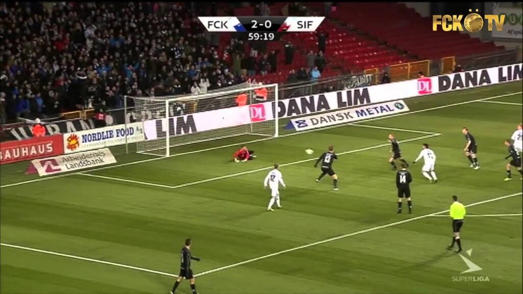 Se Cornelius teste træværket otte gange! | fcktv.dk