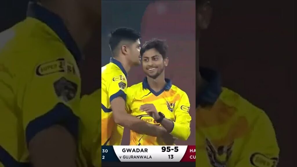 Hassan Ali Jr. Strikes Again #GujranwalaGiants vs #GwadarSharks #Shorts #SportsCentral #PJL MV2L
