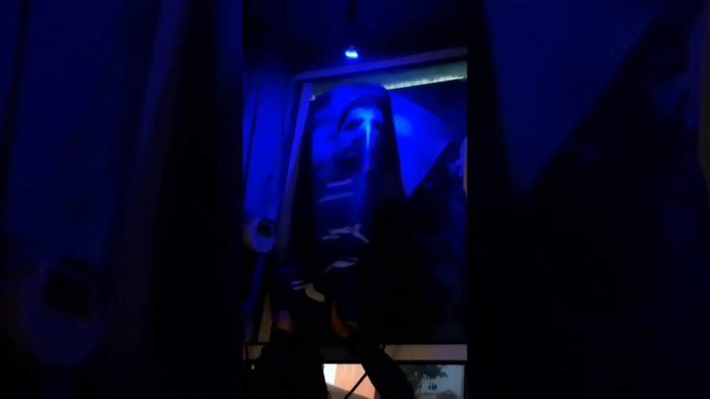 حذف پوستر علیرضا جهانبخش از کافه داماش! در دنیا مسائل مهم‌تر از فوتبال وجود دارد. «یورگن کلوپ»