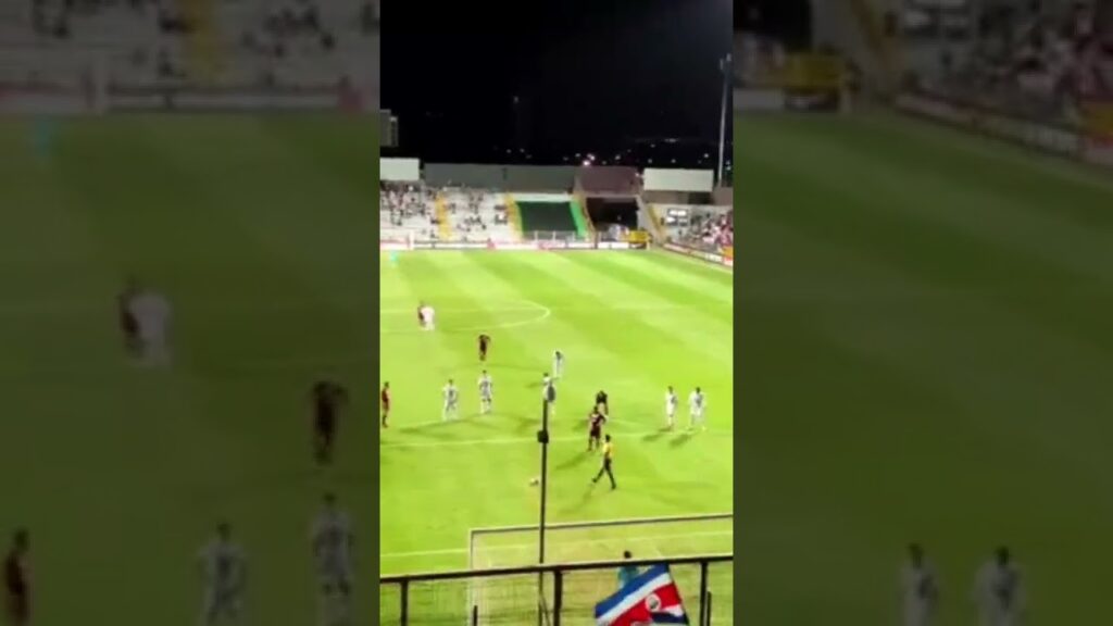 Alfredo Talavera es insultado por los hinchas del Saprissa #ligamx#concacaf #saprissa#mexico#pumas