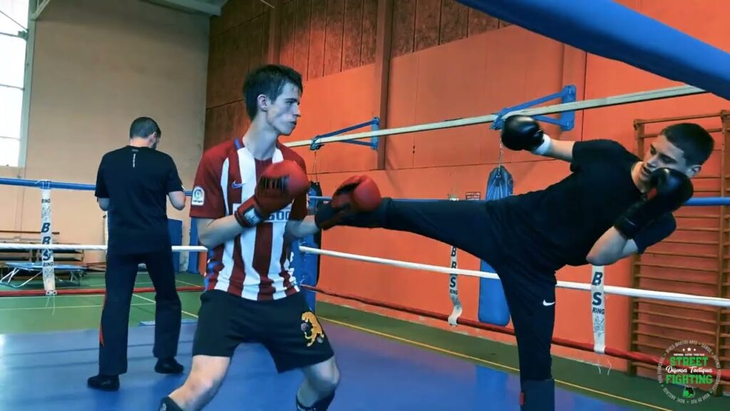 ISMAILA SARR Champion du monde de boxe Française au club Défenses Tactiques