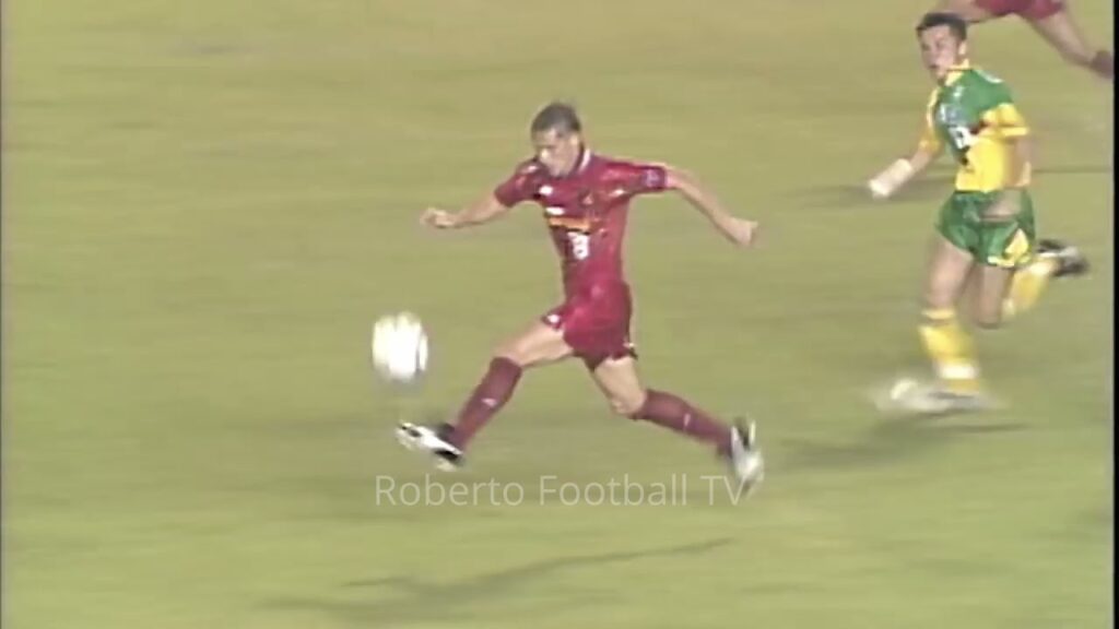 Lifting dribble that Yugoslavia representative Stojkovic fascinated at the worst pitch of heavy rain
