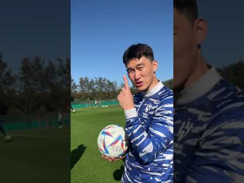 جانغ يدرب علي البليهي 😂💙#الهلال