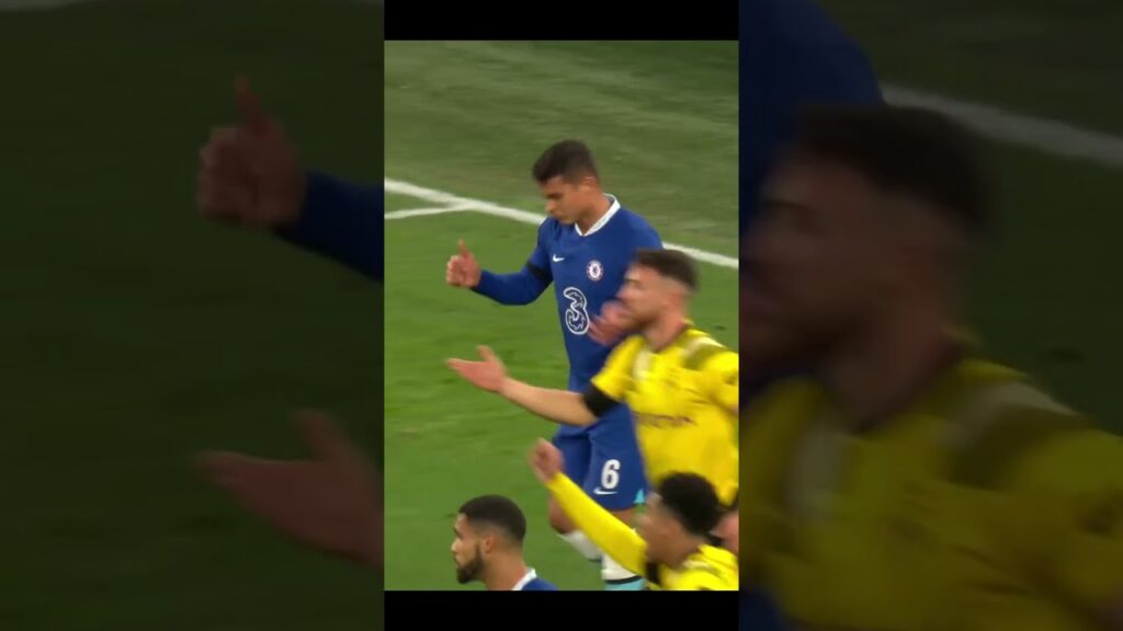 Thiago Silva scored with hand 😝