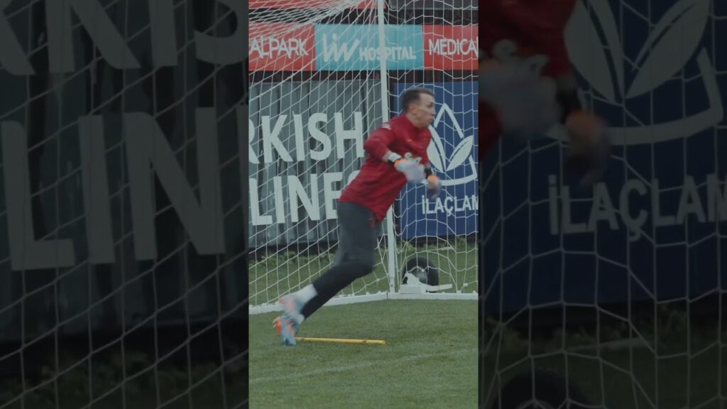 Muslera kurtardı, Okan Kocuk şaşkınlığını gizleyemedi #galatasaray #muslera #shorts