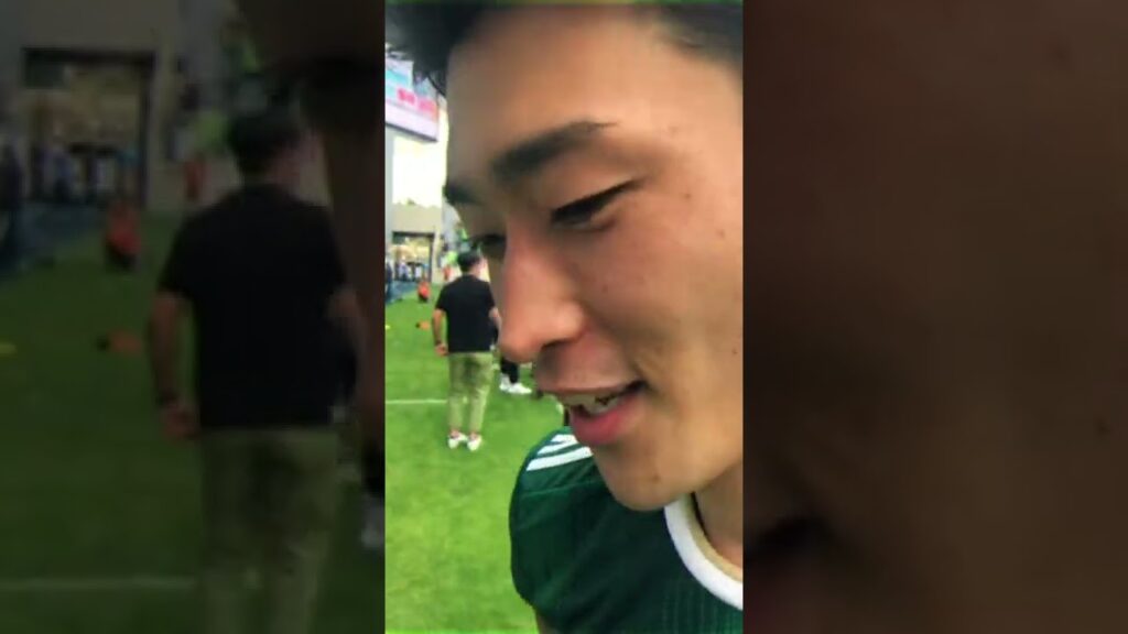 What is he saying?💚