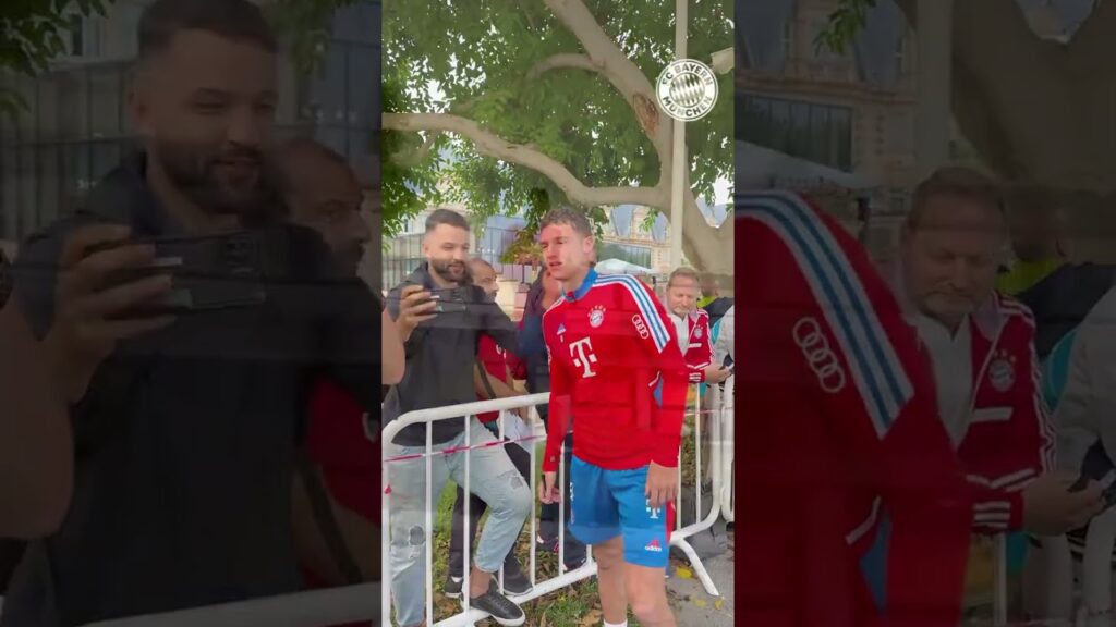 THOMAS MÜLLER AND DALEY BLIND GIVES AUTOGRAPHS IN DOHA