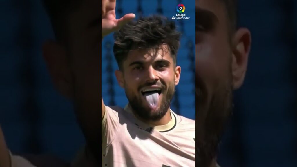 Fantastic gift from Luis Suárez!  ❤️🎁 🤍  #shorts #laligasantander #celta #almeria