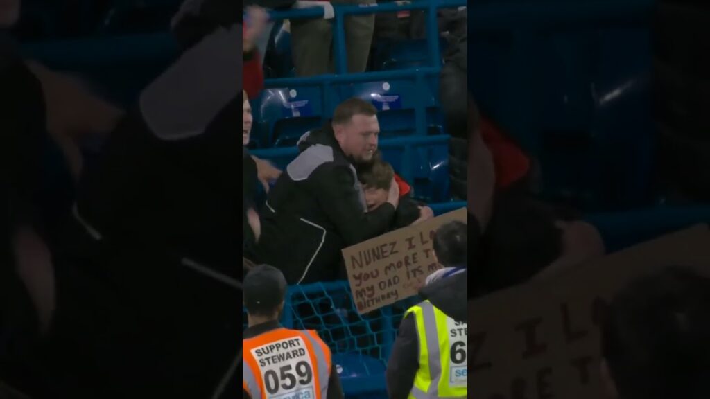 Darwin Nunez gives away shirt to makes young fan’s night ❤️