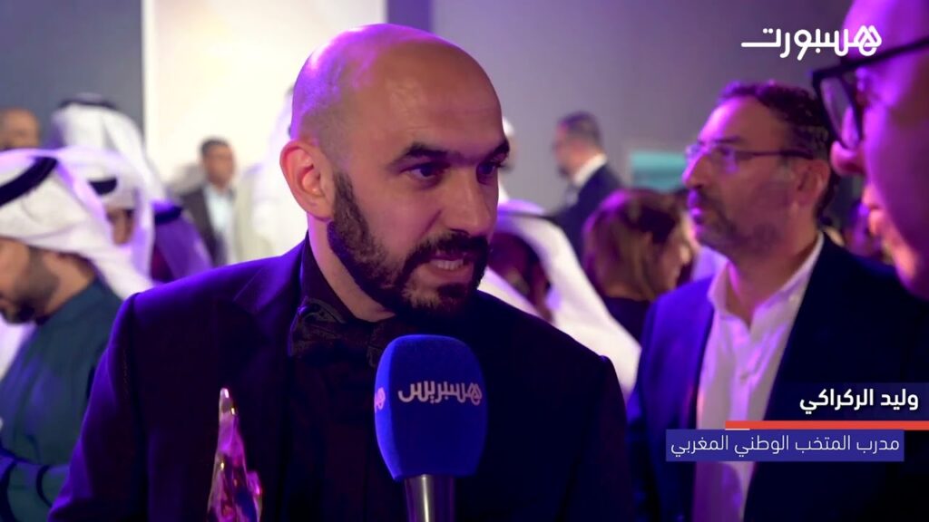 الركراكي بعد جائزة أفضل مدرب: شكرا سيدنا.. فرحان بزاف وكنقول للشعب "ديما سير"