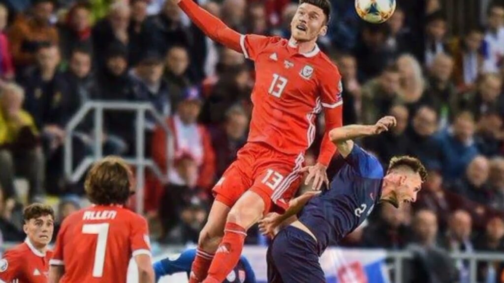 Kieffer Moore goal vs Latvia with a Ronaldo-esque header #wales #latvia #football