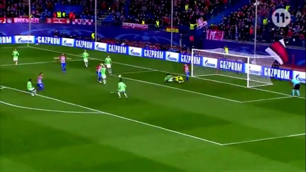 ESPECTACULAR JUGADA DE YANNICK CARRASCO VS PSV