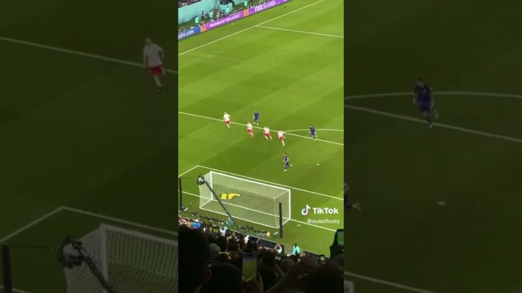 Wojciech Szczęsny broni rzut karny w wykonaniu Leo Messiego! Karny widziany z trybun!