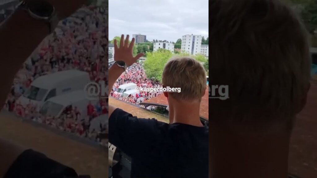 Kasper Dolberg gets a HEROIC welcome ❤️🔥