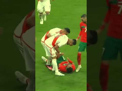 لحظة حصول سفيان بوفال على ورقة حمراء  (Sofiane boufal)