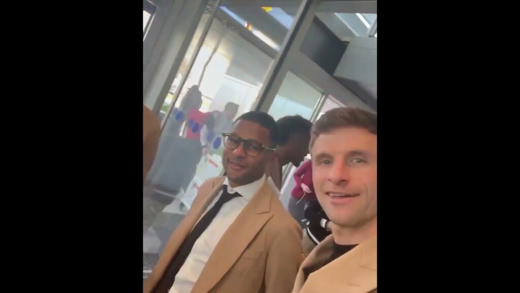 Thomas Muller didn't have to do Serge Gnabry like that 😂 (via @esmuellert_) #shorts