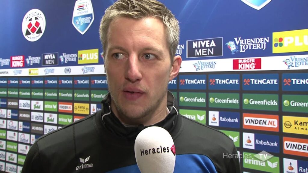 Pasveer deelt cadeautjes uit aan medespelers