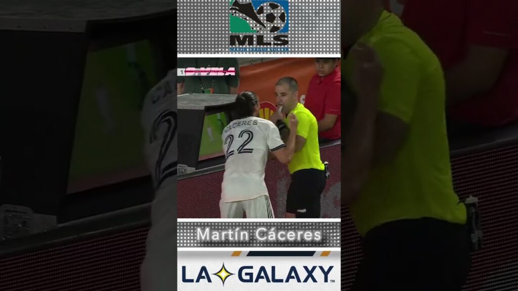 Martín Cáceres expulsado por curioso