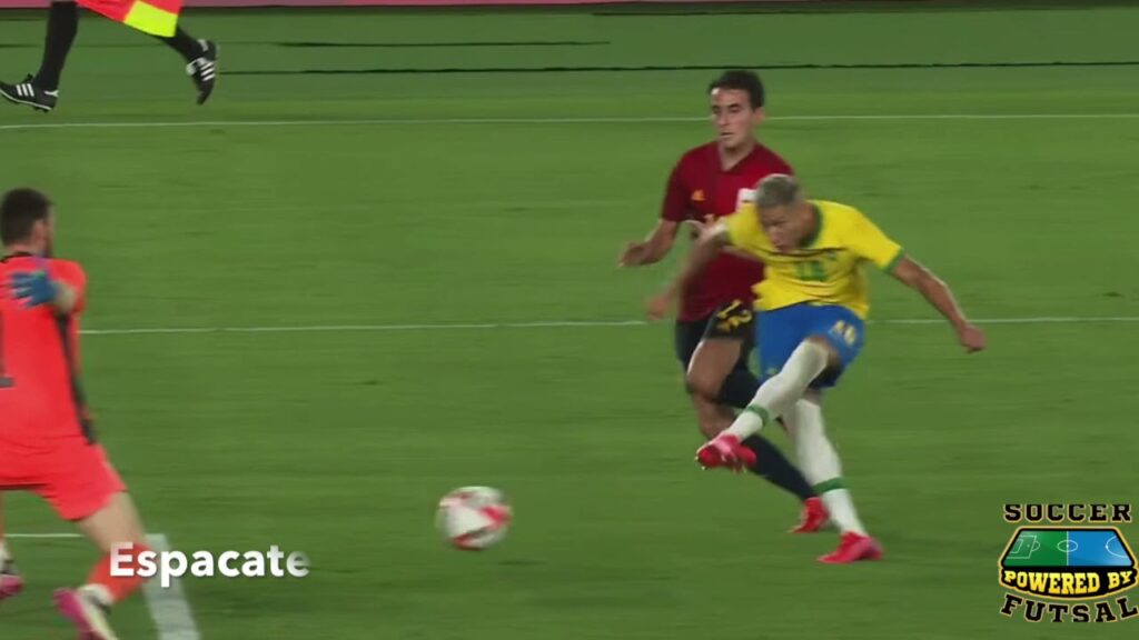 Richarlison vs Unai Simon:  Soccer  - Tokyo Olympics  - Final