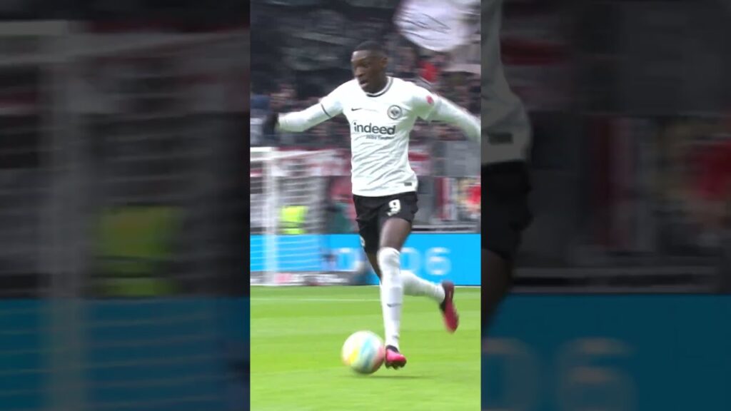 Unstoppable 🚅 Kolo Muani dribbelt gegen alle!