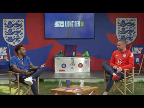 Luke Shaw adopts Bukayo Saka? 👀👶