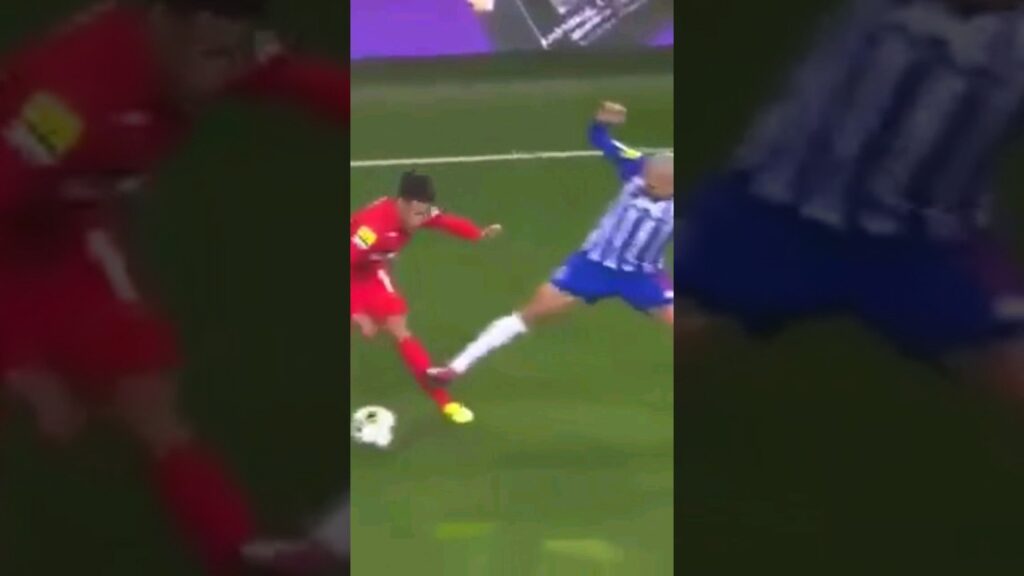 Bah não aprende, que entrada! 🫣 Espera? #slbenfica #pepe #shorts