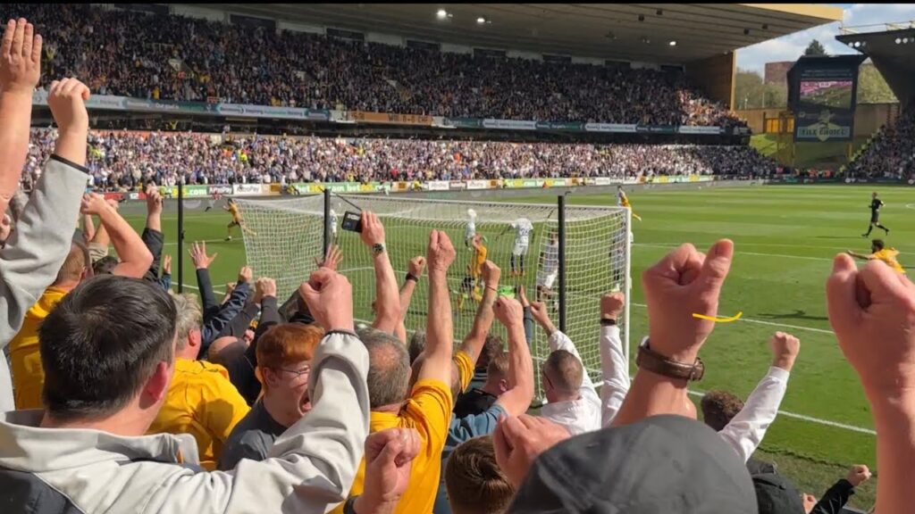 Matheus Nunes SCREAMER v Chelsea 💥 with Fans Celebrations | Wolves 1-0 Chelsea | Crowd Angle
