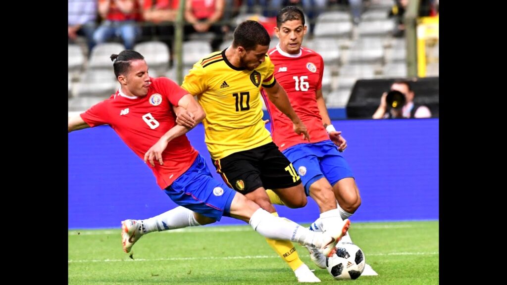 Bryan Oviedo ya sabía que no iba a ser titular ante Serbia