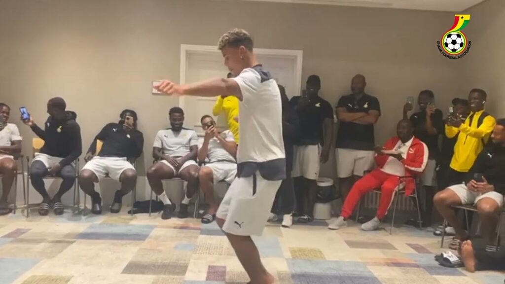 HIS MATES CALL HIM OBRONI - HERE IS NEW STRIKER RANSFORD YEBOAH ON THE DANCE FLOOR