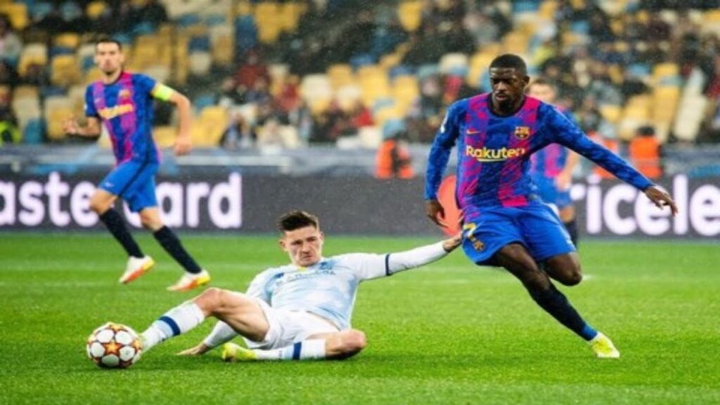 Ousmane Dembélé always does this mystery dribbling skills...
