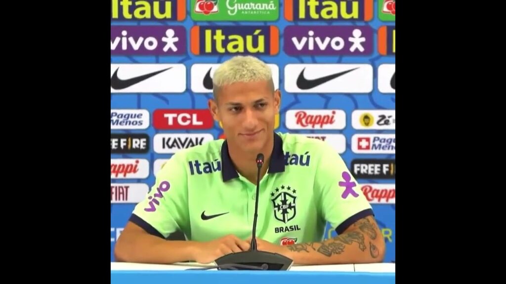 Richarlison dá show de carisma na coletiva da seleção 🤣
