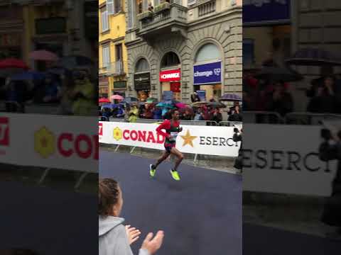 Abdi Ali Gelelchu vince la maratona di Firenze 2018