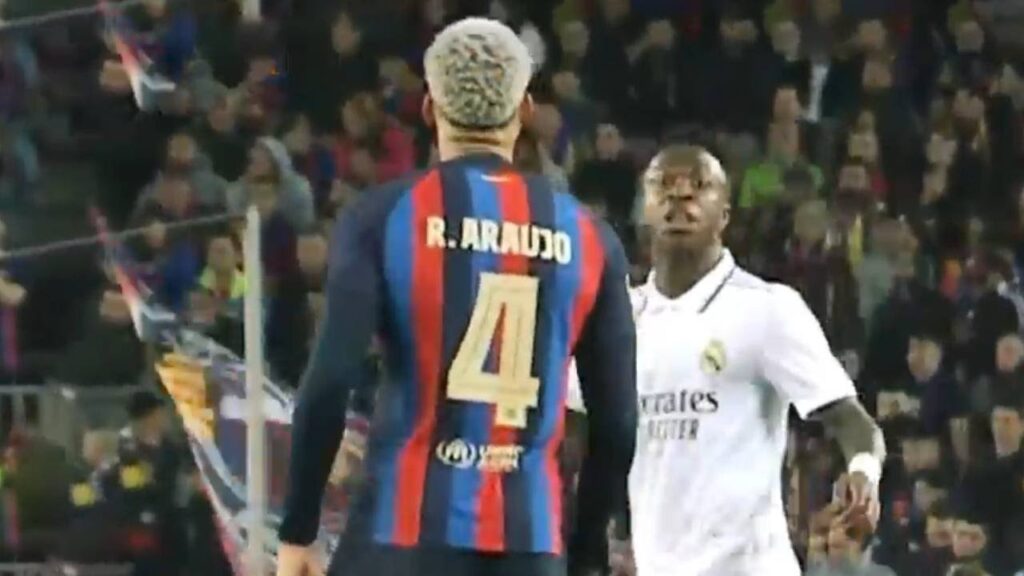 Look at what happened between Vinicius and Araujo during El Clasico!