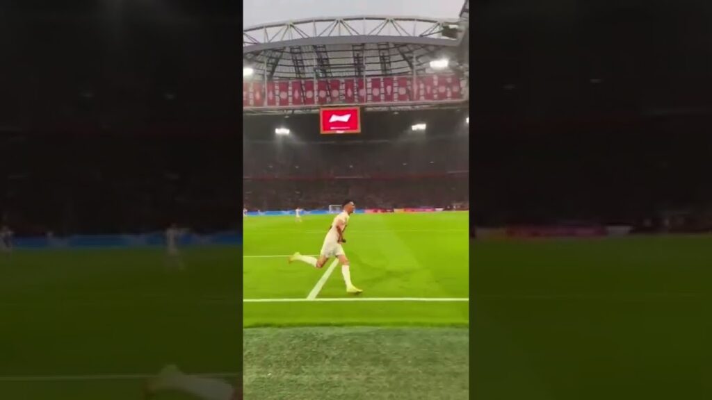 Gol do meia Steven Berghuis do Ajax da Holanda, e a comemoração?😅