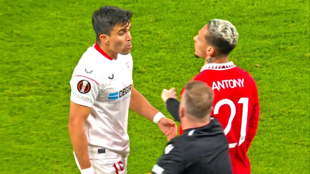 Antony caused Marcos Acuna serious problems on Sevilla's left flank 🔥