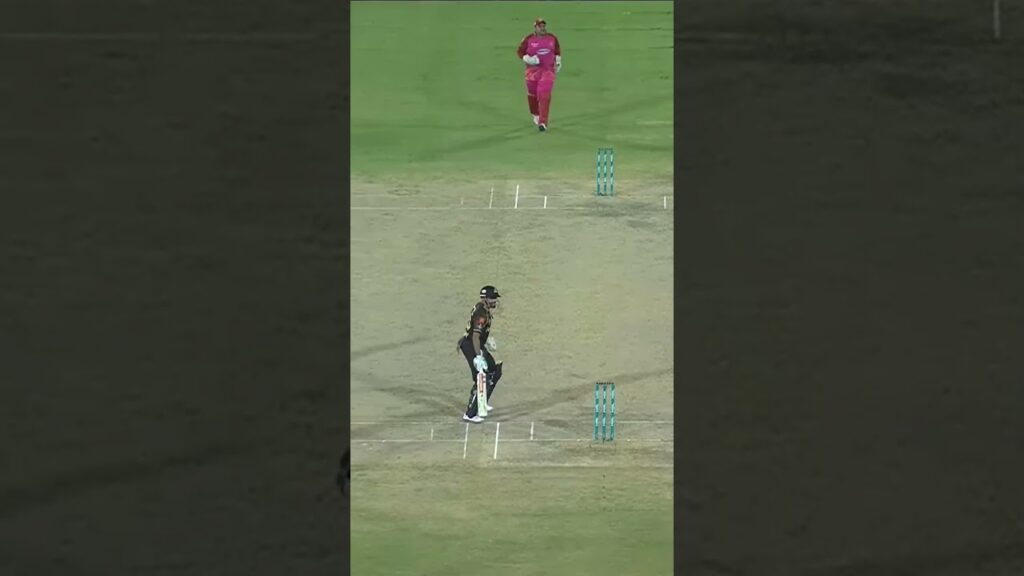 😍😍Babar Azam & Hasan Ali Funny Moment #HBLPSL8 #SabSitarayHumaray #PZvIU #Shorts #SportsCentral MI2A