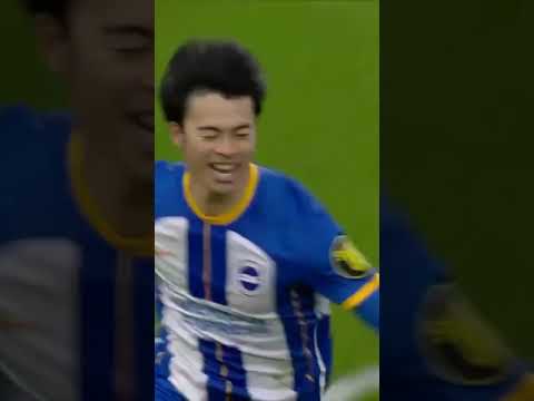 Asistencia de Pervis Estupiñán y golazo de Karou Mitoma