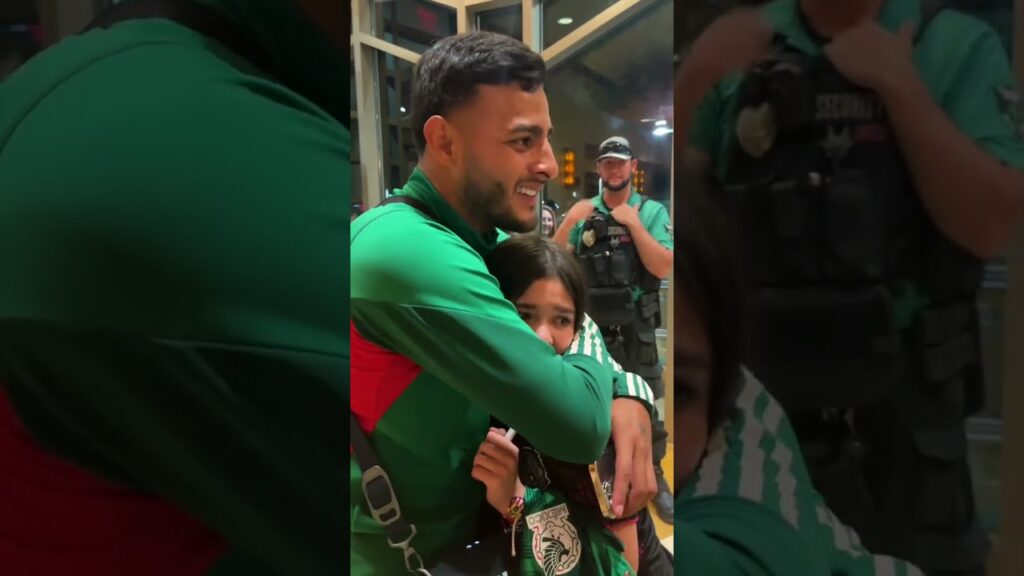 ¡CUMPLIÓ SU PROMESA! 🥰🤩 Alexis Vega REGALÓ su playera a una pequeña fan del Tri 🇲🇽 #Short #Viral