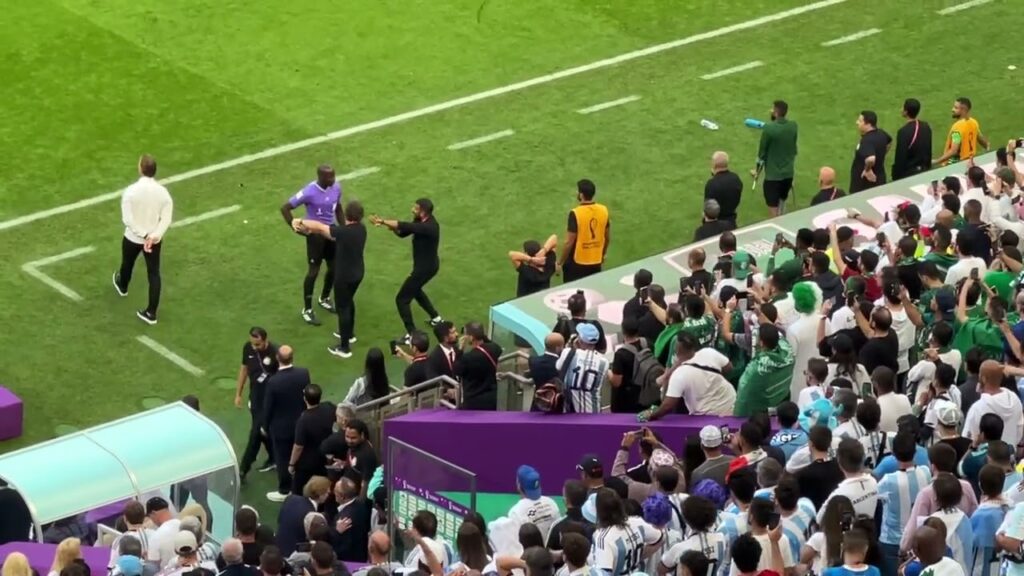 للتاريخ 🇸🇦 آخر دقائق انتصار السعودية على الأرجنتين بشكل مختلف ⚽️ فرحة الأبطال وهيرفي رينارد