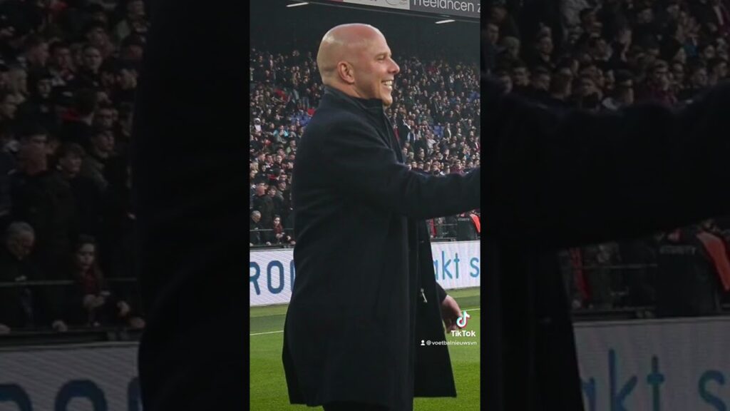 😲BIZAR INCIDENT bij FEYENOORD-AJAX: Klaassen GERAAKT😲