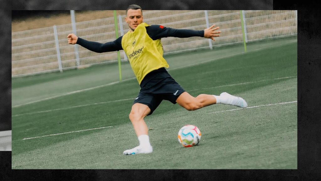 Guess who's back? Kostic zurück im Training 👍  #Shorts