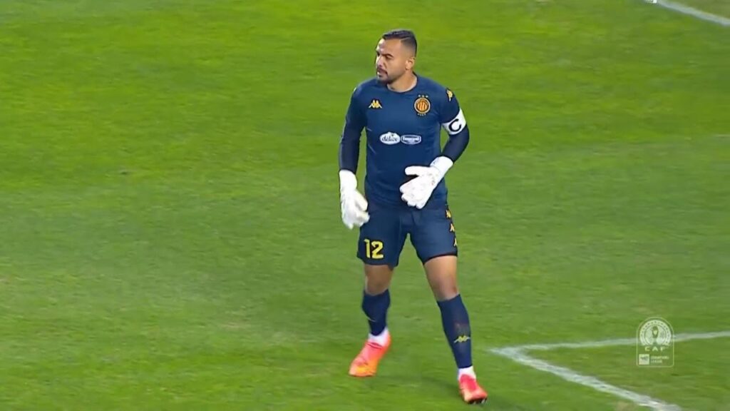 تصديات حارس الترجي معز بن شريفية أمام المريخ السوداني 🔥