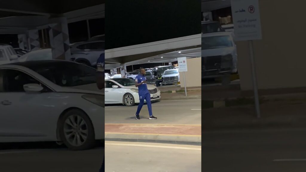 مغادرة سعود عبدالحميد مع بعثة الهلال إلى جدة