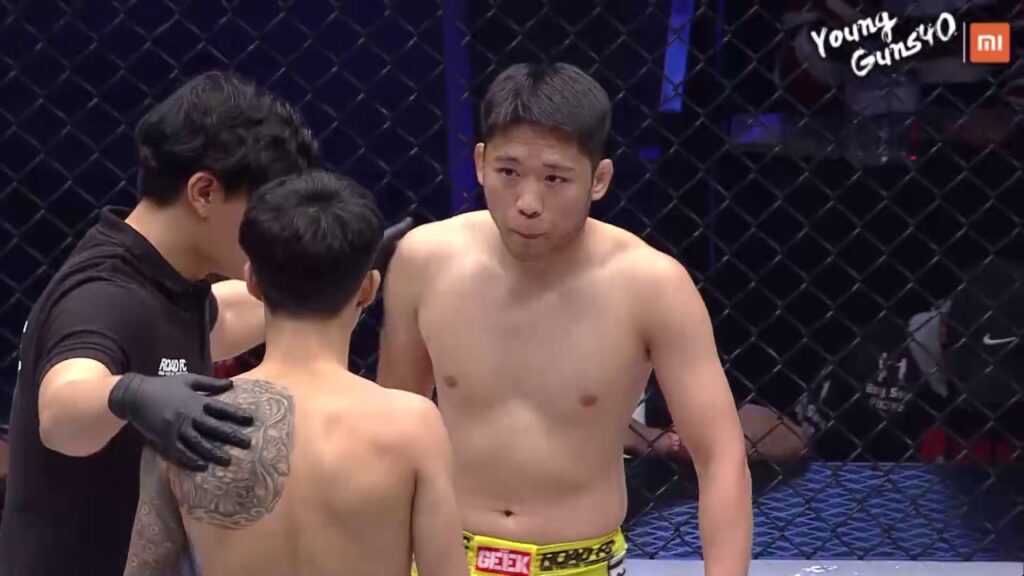 HWANG CHANG-HWAN(황창환) VS KIM SUNG-JAE(김성재) XIAOMI ROAD FC YOUNG GUNS 40