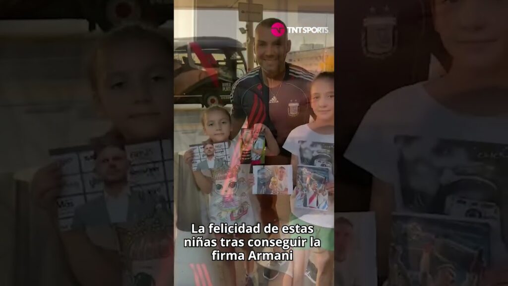 Las nenas, felices por conseguir la firma de Franco Armani, campeón del Mundo 💕🇦🇷
