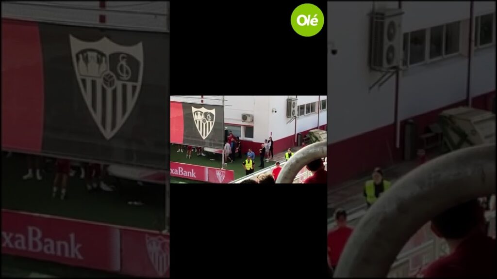 Tenso momento: el HUEVO ACUÑA se cruzó con HINCHAS del SEVILLA