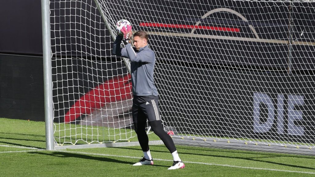 WARM-UP DER DFB-TORHÜTER IM ABSCHLUSSTRAINING FÜR #GERDEN - Manuel Neuer, Kevin Trapp und Bernd Leno