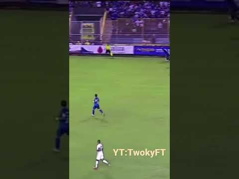 Jugada individual de 🔝Jairo Enríquez🇸🇻 vs ser Sergiño Dest🇺🇸